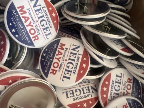 Click to view full screen 2.5 Round Custom Buttons with Pinbacks photo review